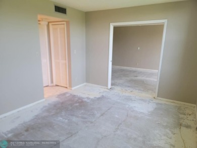 Priced to sell!  This two bedroom, two bath condo in a pet on Oaks Country Club in Florida - for sale on GolfHomes.com, golf home, golf lot