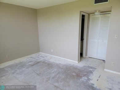 Priced to sell!  This two bedroom, two bath condo in a pet on Oaks Country Club in Florida - for sale on GolfHomes.com, golf home, golf lot