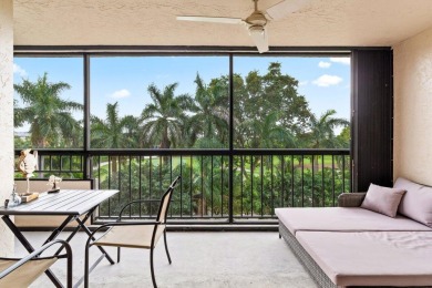 Beautifully renovated 3 bedroom, corner residence in The Glens on The Country Club At Boca Raton in Florida - for sale on GolfHomes.com, golf home, golf lot