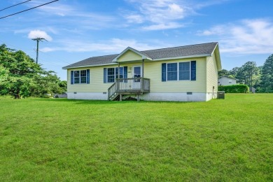 Adorable Home in Captain's Cove Golf & Yacht Club! With a great on Captains Cove Golf and Yacht Club in Virginia - for sale on GolfHomes.com, golf home, golf lot