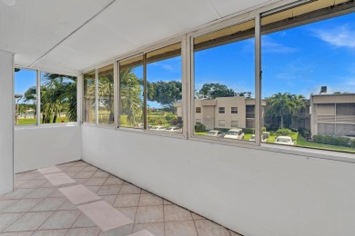 Light and bright 2/2 condo in Kings Point Golf & Country Club w/ on Kings Point Golf -Flanders Way in Florida - for sale on GolfHomes.com, golf home, golf lot