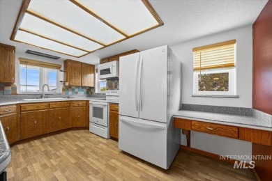 Beautiful 6-bed, 3.5-bath, 3,800 sq ft horse property on 2.2 on Scotch Pines Golf Course in Idaho - for sale on GolfHomes.com, golf home, golf lot