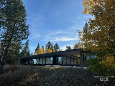 Incredible modern contemporary home.  Currently under a remodel on Meadowcreek Golf Resort in Idaho - for sale on GolfHomes.com, golf home, golf lot