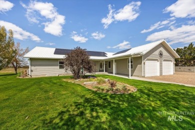 Beautiful 6-bed, 3.5-bath, 3,800 sq ft horse property on 2.2 on Scotch Pines Golf Course in Idaho - for sale on GolfHomes.com, golf home, golf lot
