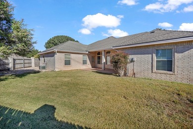 GOLF COURSE LIVING IN GREEN TREE NORTH! THIS 4 BED, 2.5 BATH GEM on Green Tree Country Club in Texas - for sale on GolfHomes.com, golf home, golf lot
