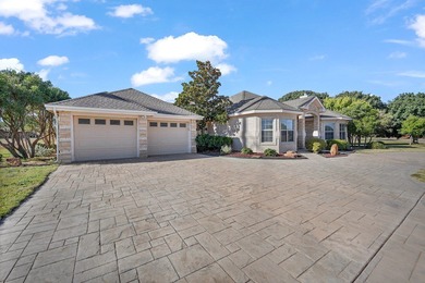 GOLF COURSE LIVING IN GREEN TREE NORTH! THIS 4 BED, 2.5 BATH GEM on Green Tree Country Club in Texas - for sale on GolfHomes.com, golf home, golf lot