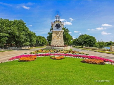 IMMACULATE SINGLE-STORY WITH A MASSIVE BACKYARD NESTLED IN A on Bridlewood Golf Course in Texas - for sale on GolfHomes.com, golf home, golf lot