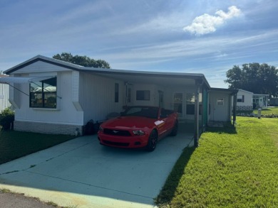 Nicely updated home with newer kitchen appliances, washer/dryer on Golden Lakes Golf Course in Florida - for sale on GolfHomes.com, golf home, golf lot