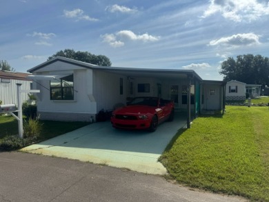 Nicely updated home with newer kitchen appliances, washer/dryer on Golden Lakes Golf Course in Florida - for sale on GolfHomes.com, golf home, golf lot