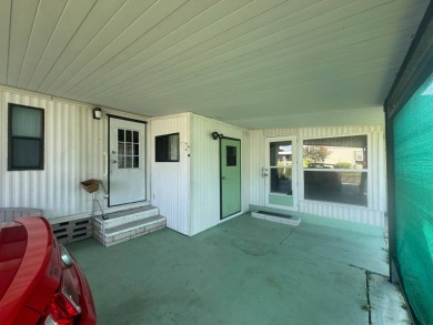 Nicely updated home with newer kitchen appliances, washer/dryer on Golden Lakes Golf Course in Florida - for sale on GolfHomes.com, golf home, golf lot