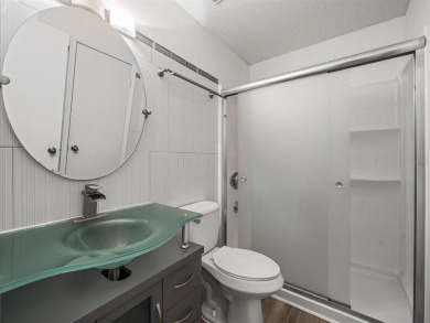 Beautifully updated 2 bedroom, 2 bath condo with a large balcony on Hunters Green Country Club in Florida - for sale on GolfHomes.com, golf home, golf lot