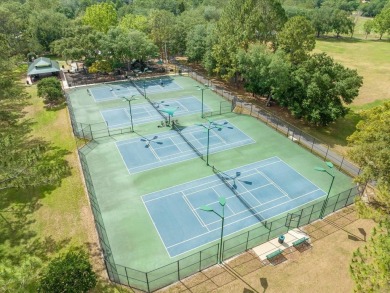 Beautifully updated 2 bedroom, 2 bath condo with a large balcony on Hunters Green Country Club in Florida - for sale on GolfHomes.com, golf home, golf lot