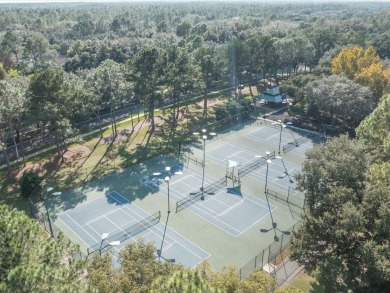 Beautifully updated 2 bedroom, 2 bath condo with a large balcony on Hunters Green Country Club in Florida - for sale on GolfHomes.com, golf home, golf lot