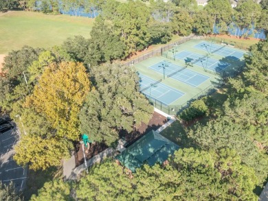 Beautifully updated 2 bedroom, 2 bath condo with a large balcony on Hunters Green Country Club in Florida - for sale on GolfHomes.com, golf home, golf lot