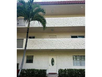 Much sought after PHASE 6 BEAUTIFULLY MAINTAINED LARGE 2BR/2BA! on Hollybrook Golf and Tennis Club  in Florida - for sale on GolfHomes.com, golf home, golf lot
