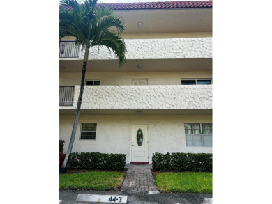 Much sought after PHASE 6 BEAUTIFULLY MAINTAINED LARGE 2BR/2BA! on Hollybrook Golf and Tennis Club  in Florida - for sale on GolfHomes.com, golf home, golf lot