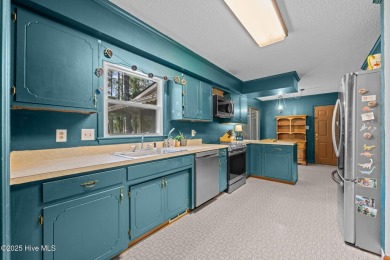 Welcome to this spacious 4-bedroom, 2-bath home in the on Harbour Point Golf Club in North Carolina - for sale on GolfHomes.com, golf home, golf lot