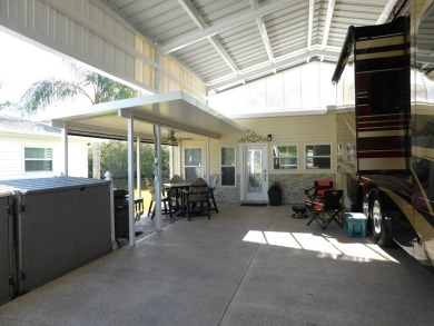 Wonderful Executive Suite with kitchen and bathroom. Washer on The Great Outdoors Golf and Country Club in Florida - for sale on GolfHomes.com, golf home, golf lot