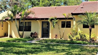 Big price reduction! Owners motivated. Lovely pristine one level on Bradenton Country Club in Florida - for sale on GolfHomes.com, golf home, golf lot