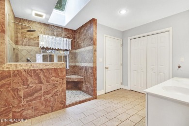 Check out this split bedroom ranch home on a small quiet on Heatherhurst Golf Course in Tennessee - for sale on GolfHomes.com, golf home, golf lot