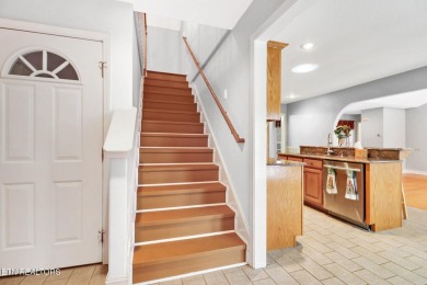 Check out this split bedroom ranch home on a small quiet on Heatherhurst Golf Course in Tennessee - for sale on GolfHomes.com, golf home, golf lot