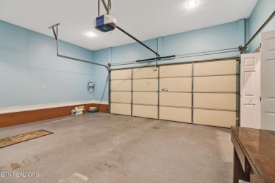 Check out this split bedroom ranch home on a small quiet on Heatherhurst Golf Course in Tennessee - for sale on GolfHomes.com, golf home, golf lot