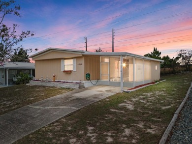 Check out this adorable cute and cozy, 3 Bedrooms 2 bath double on Brookridge Country Club in Florida - for sale on GolfHomes.com, golf home, golf lot