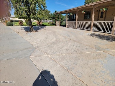 This is a lovely 3 bedroom 2 bath home. Open floorplan with on 3 Parks Fairways in Arizona - for sale on GolfHomes.com, golf home, golf lot