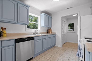 Welcome to this charming 2 bedroom, 1 bathroom southern cottage on Brainerd Golf Course in Tennessee - for sale on GolfHomes.com, golf home, golf lot