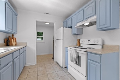 Welcome to this charming 2 bedroom, 1 bathroom southern cottage on Brainerd Golf Course in Tennessee - for sale on GolfHomes.com, golf home, golf lot