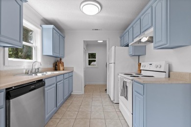 Welcome to this charming 2 bedroom, 1 bathroom southern cottage on Brainerd Golf Course in Tennessee - for sale on GolfHomes.com, golf home, golf lot