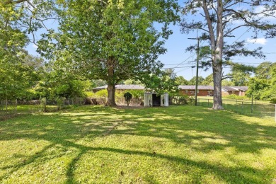 Welcome to this charming 2 bedroom, 1 bathroom southern cottage on Brainerd Golf Course in Tennessee - for sale on GolfHomes.com, golf home, golf lot