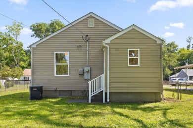Welcome to this charming 2 bedroom, 1 bathroom southern cottage on Brainerd Golf Course in Tennessee - for sale on GolfHomes.com, golf home, golf lot