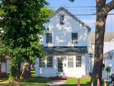 2 SHORT BLOCKS TO THE BEACH!! COTTAGE IN NEED OF A TOTAL REHAB on Bay Creek Golf Club in Virginia - for sale on GolfHomes.com, golf home, golf lot