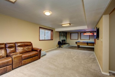 A rare find in a prime location!   This spacious 5-bedroom, 3 on Hillcrest Country Club, Inc. in Idaho - for sale on GolfHomes.com, golf home, golf lot