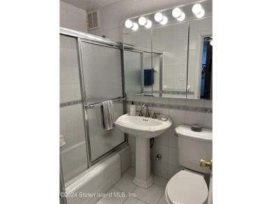 Discover this charming one-bedroom, one-bathroom apartment with on Silver Lake Golf Course in New York - for sale on GolfHomes.com, golf home, golf lot