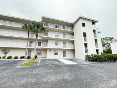 Discover this 2-bedroom, 2-bath first-floor condo in Quail on Quail Run Golf Club In Naples in Florida - for sale on GolfHomes.com, golf home, golf lot