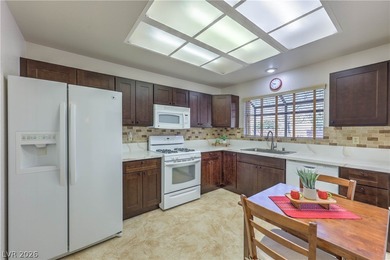 NEWLY UPDATED AND MOVE-IN READY, THIS AGE RESTRICTED 2 BEDROOM 2 on Highland Falls Golf Club in Nevada - for sale on GolfHomes.com, golf home, golf lot