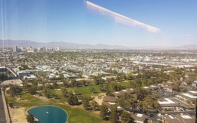 Newly renovated townhome with attached garage - Las Vegas Strip on Las Vegas Country Club in Nevada - for sale on GolfHomes.com, golf home, golf lot