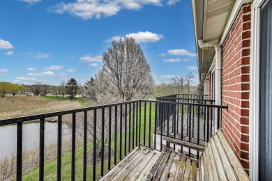 Welcome to this move-in ready beautifully updated and spacious on Willowhill Golf Course in Illinois - for sale on GolfHomes.com, golf home, golf lot