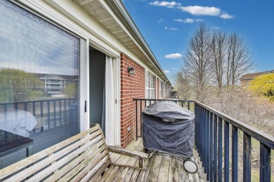 Welcome to this move-in ready beautifully updated and spacious on Willowhill Golf Course in Illinois - for sale on GolfHomes.com, golf home, golf lot