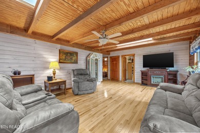A Light-Filled Log Home in the Heart of Tennessee's Golf on Heatherhurst Golf Course in Tennessee - for sale on GolfHomes.com, golf home, golf lot