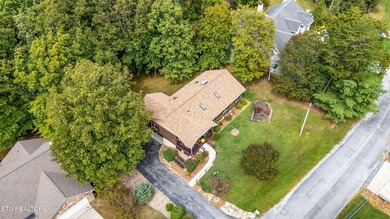 A Light-Filled Log Home in the Heart of Tennessee's Golf on Heatherhurst Golf Course in Tennessee - for sale on GolfHomes.com, golf home, golf lot