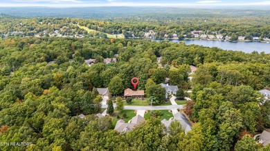 A Light-Filled Log Home in the Heart of Tennessee's Golf on Heatherhurst Golf Course in Tennessee - for sale on GolfHomes.com, golf home, golf lot