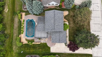 Welcome to this spacious 4-bedroom, 2.5-bath colonial in the on Farmington Hills Golf Club in Michigan - for sale on GolfHomes.com, golf home, golf lot