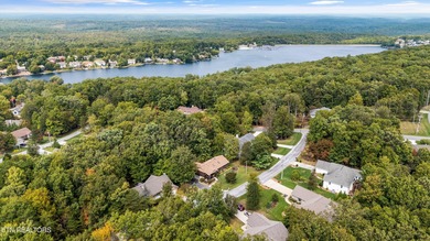 A Light-Filled Log Home in the Heart of Tennessee's Golf on Heatherhurst Golf Course in Tennessee - for sale on GolfHomes.com, golf home, golf lot