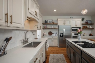 Beautifully maintained and move-in ready, this spacious on Lakewood Oaks Golf Club, Ltd. in Missouri - for sale on GolfHomes.com, golf home, golf lot