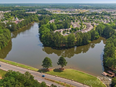 This beautiful, bright, and tastefully updated Willow Bend is on Carolina Lakes Golf Club, LLC in South Carolina - for sale on GolfHomes.com, golf home, golf lot