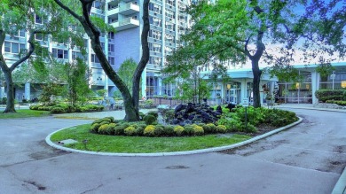Noticeably large one-bedroom condominium in a luxury on Sydney R. Marovitz Golf Course in Illinois - for sale on GolfHomes.com, golf home, golf lot