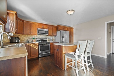 This beautiful home boasts 4 bedrooms and 3.5 baths, with a on Prairie Vista Golf Course in Illinois - for sale on GolfHomes.com, golf home, golf lot